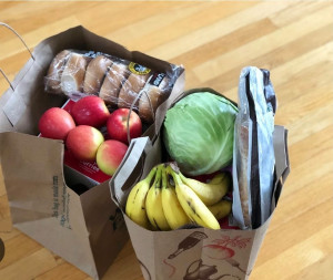 Photo de galerie - Disponible pour faire vos courses alimentaires, récupérer ou poster un colis au relais, poster votre courrier ou récupérer un recommandé à la poste.