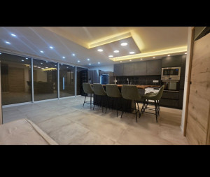 Photo de galerie - Agencement cuisine plafond pose de spot montage meuble 