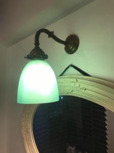 Photo de galerie - Pose de luminaires anciens chez une cliente.