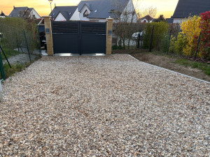Photo de galerie - Réalisation d’un parking privé. Maçonnerie et pose d’un portail 