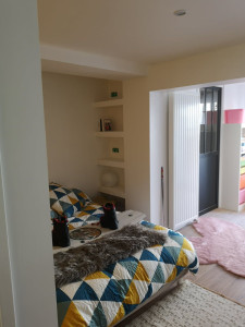 Photo de galerie - Aménagement de garage en chambre et salle de bain.