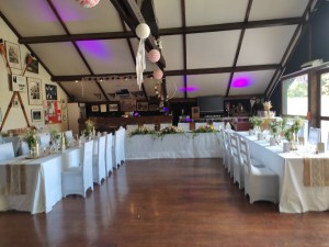 Photo de galerie - Préparation décoration de salle et remise en état après événement 