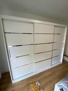 Photo de galerie - Montage armoire portes coulissantes
