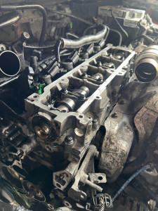 Photo de galerie - Remplacement courroie de distribution étanchéité du haute moteur 