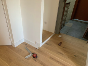 Photo de galerie - Pose de parquet plinthes