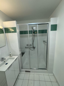 Photo de galerie - Pose de carrelage plomberie lavabo douche paroi