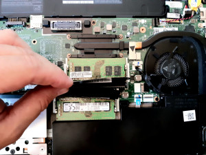 Photo de galerie - Changement de barrette de RAM sur un PC portable Lenovo t490