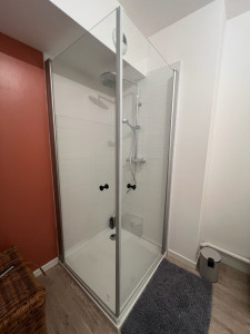 Photo de galerie - Remplacement receveur et parois douche. 