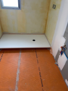 Photo de galerie - Pose receveur de douche + étanchéité au sol