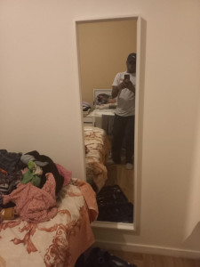 Photo de galerie - Fixation d'un miroir 