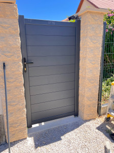 Photo de galerie - Pose de porte extérieure