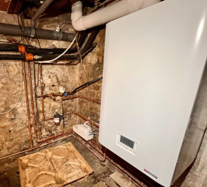 Photo de galerie - Remplacement chaudière murale gaz par chaudière Frisque Hydromotrix mixte 24 32. 