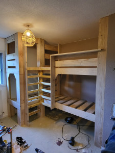 Photo de galerie - Lit 4 places réalisées sur mesure.