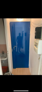 Photo de galerie - Dépose d’une porte en bois et installation d’une porte blindée.