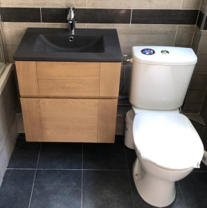 Photo de galerie - Installation meuble vasque et WC Sanibroyeur