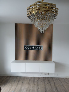 Photo de galerie - Pose murale de panneau en bois et support tv