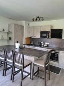 Photo de galerie - Femme de ménage sérieuse. Discrète. Maniaque. Disponibilité pour le ménage à domicile et dans des entreprises..pour nettoyage des sols et des vitre. Repassage. Arrangement. Cuisines. couturier (tt type de retouché )