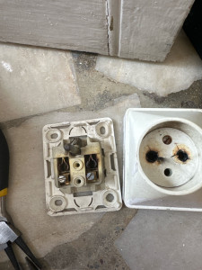 Photo de galerie - Changement d’une prise qui a brûler 