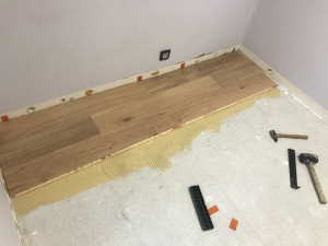 Photo de galerie - Pose de parquet massif collé