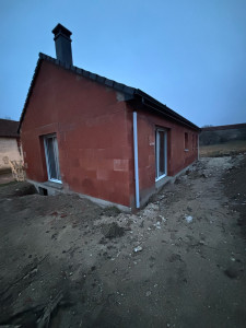 Photo de galerie - ? Pose des menuiseries  Fenêtres, portes, baies vitrées – pose soignée et matériaux de qualité. ? VK Fermetures intervient en Aisne • Marne • Ardennes.  ? Devis gratuit – Contactez-nous 