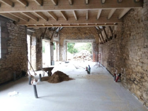 Photo de galerie - Ouverture de porte et fenêtre en mur de pierre, rénovation.
