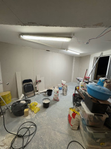 Photo de galerie - Pose de plaque de plâtre de ba13 pour la reprise d’un mur . 