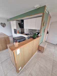 Photo de galerie - Tablette chêne massif, peinture et décoration bois.