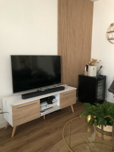 Photo de galerie - TV au mur et pose panneau décoratif 