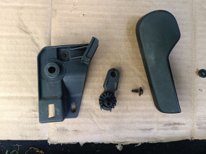 Photo de galerie - Changement du bouton de commande d'ouverture du capot 
