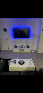 Photo de galerie - Table basse + meuble télé + télé et Led 