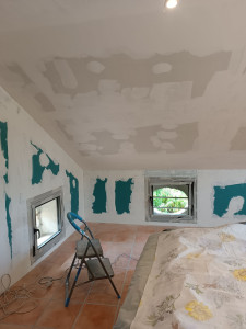 Photo de galerie - Deuxième passe d'enduit des murs et plafonds 