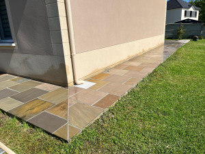 Photo de galerie - Création de terrasse et pose de pierre multicolore 