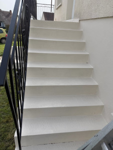 Photo de galerie - Mise en peinture escalier 