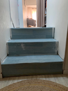 Photo de galerie - Brication d’une modification de marche d’escalier (avant)