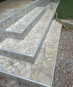 Photo de galerie - Carrelage extérieur escalier 