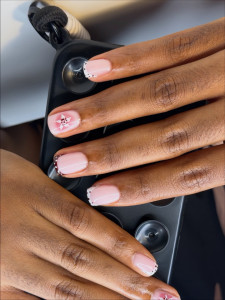 Photo de galerie - Gainage sur ongles naturels 