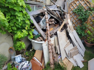 Photo de galerie - AVANT  -  DEBARRAS cour 