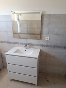 Photo de galerie - Montage et installation meuble salle-de-bain plus miroir