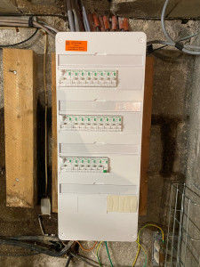 Photo de galerie - Remplacement ancien compteur et mise en place d’un compteur au normes actuelles Schneider 