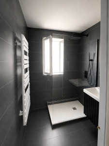 Photo de galerie - Rénovation et aménagement technique d'une belle salle de bain