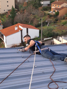 Photo de galerie - Intervention  d'urgence  à 30m de haut  pour un client. 