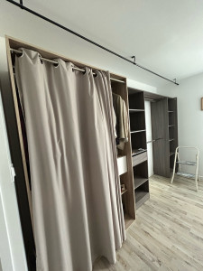 Photo de galerie - Montage dressing + pose tringle à rideaux 