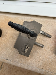 Photo de galerie - Boîtier serrure portillon 