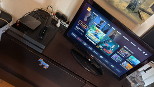 Photo de galerie - J’ai aidé Martine à réparer sa télévision. le but était que la télé s’allume directement sur la bonne source pour lui simplifier la vie. je lui ai indiqué la marche à suivre pour allumer sa télévision rapidement et sans se prendre la tête ☺️.