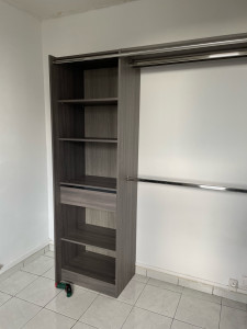 Photo de galerie -  Kit dressing 2 colonnes réversibles avec rideau Eklips II coloris blanc H. 200 x L. 200 x P. 48 cm 