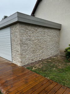 Photo de galerie - Pose de pierres de parements et jointoiement 