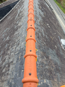 Photo de galerie - Mise en place des nouvelles faîtière neuf avec tirfon