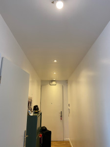Photo de galerie - Finition mise en peinture et spots au plafond 