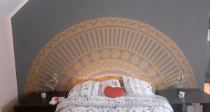 Photo de galerie - Réalisation d'une fresque en peinture pour une tête de lit 