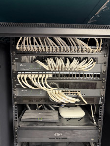 Photo de galerie - Baie de brassage informatique 